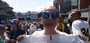 ElNacionalWeb's tweet photo. [VIDEO] Paciente  oncológica: “Suplicamos ayuda para tener acceso a quimioterapia” https://t.co/uUFVpmd4Sc  https://t.co/NXPhLMknPV