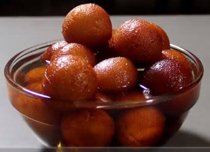 Keyb0ardMujahid's tweet photo. let's end this debate for all

Retweet for gulab jamun
Fav for Rasgulla https://t.co/lH2AjE7YTX