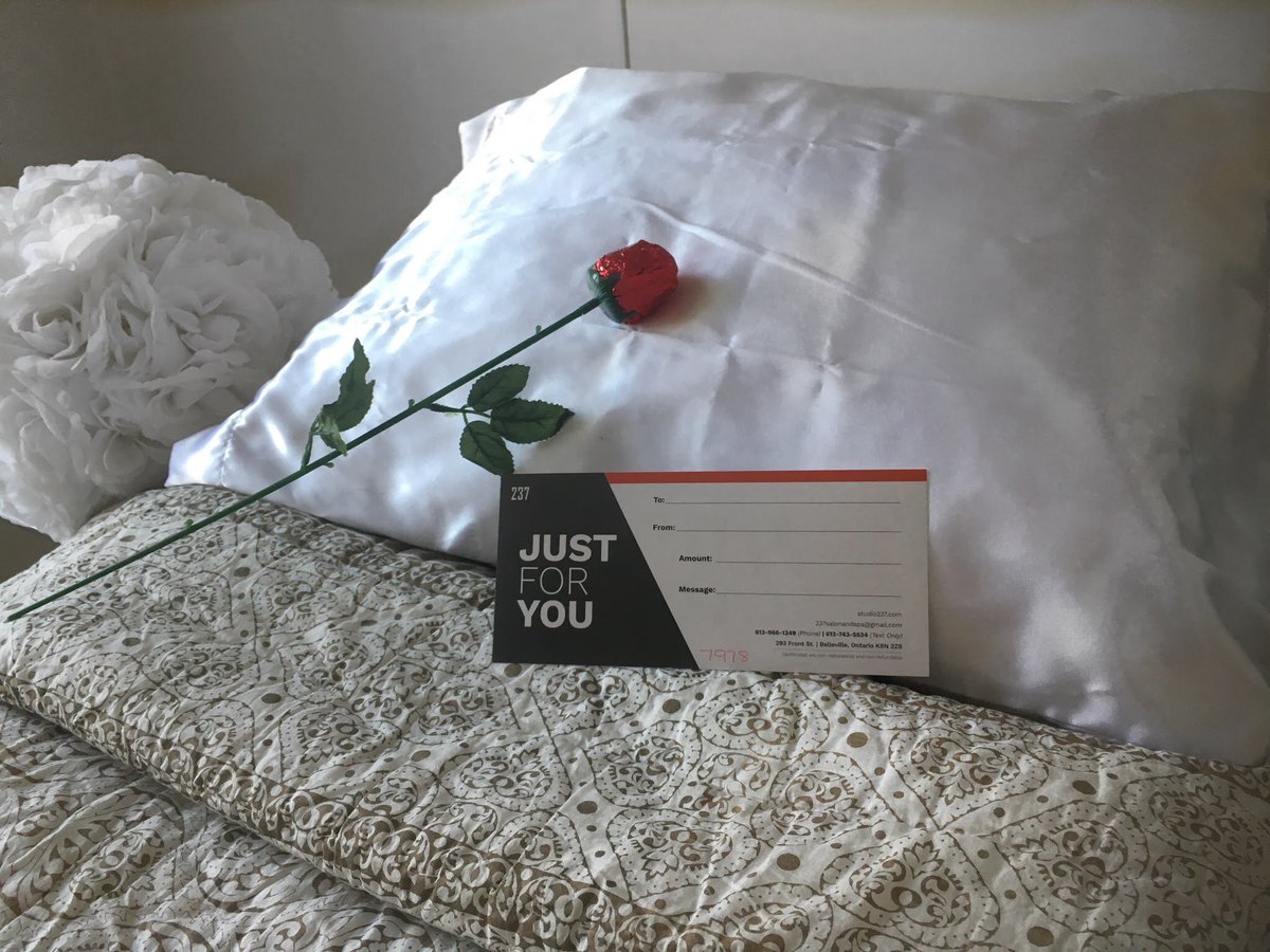 Studio237Salon's tweet photo. Valentine's Day is coming up! Purchase a $100 gift certificate and receive a Shu Uemura silk pillowcase and a chocolate rose! Hurry, while supplies last! 🌹 https://t.co/sdLTmIztXD