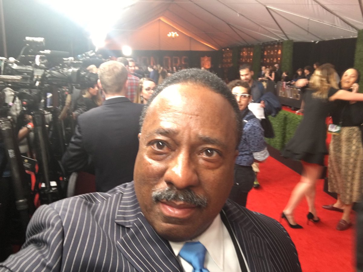 RickHenry10's tweet photo. Waiting for the Red Carpet event to start at the NFL Honors Show at the #SuperBowl . ⁦@wis10⁩ https://t.co/iTkxJ8X6eH