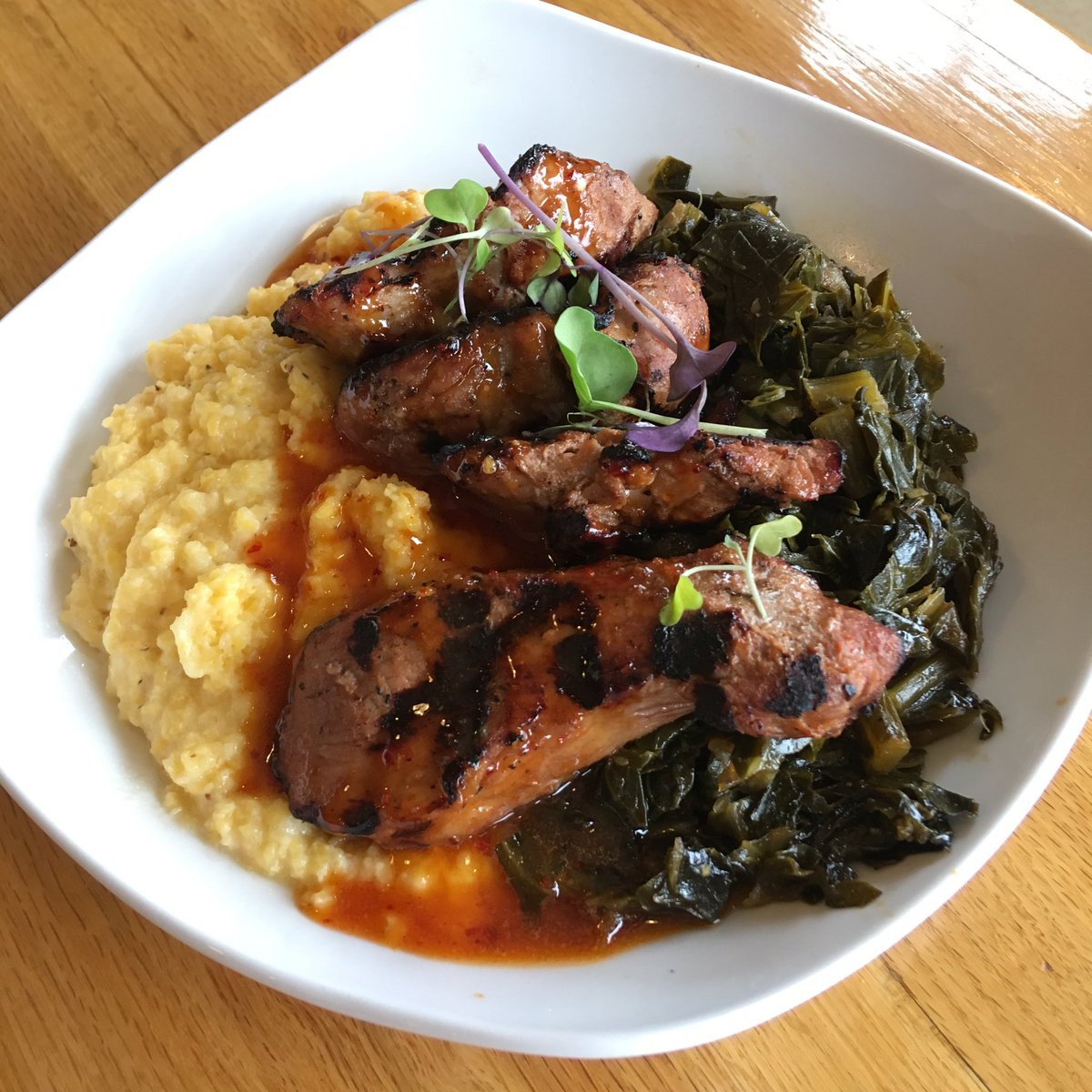 shoeflypub's tweet image. Did you know?!?? Shoefly’s Pork tenderloin w/popcorn cheesy grits, braised greens and hot honey tastes great after drinking a bunch of beer at #indywinterfest ... it’s a scientific fact 🤪 #fullplate