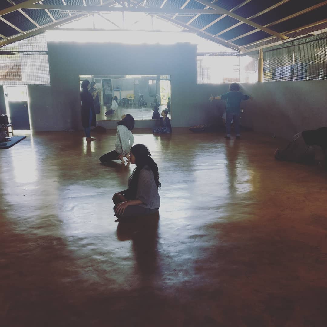 Smartmove2011's tweet image. Exploring dreams through Authentic Movement. FECAT EXA class at Smart
@sarah_brinda
#FECAT #AuthenticMovement #dreamwork #dreams #psychology #Jung #expressivearts