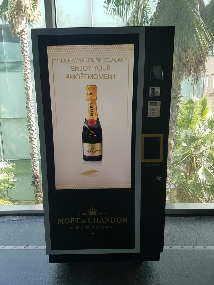 InnovaPOS's tweet photo. Smart Vending de @InnovaPOS fabricada para MOËT para los @PremiosGoya 33 https://t.co/Qs6cKryPkR