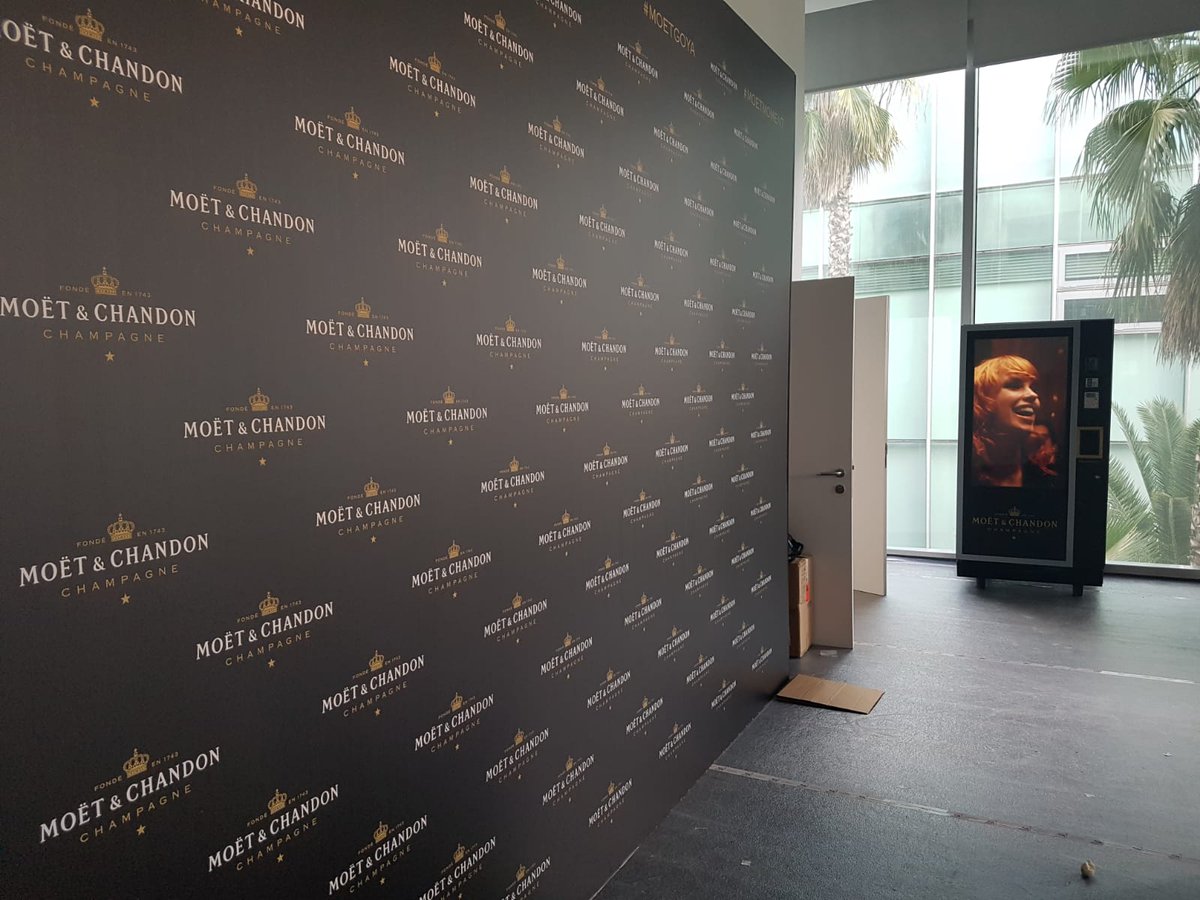 InnovaPOS's tweet photo. Smart Vending de @InnovaPOS fabricada para MOËT para los @PremiosGoya 33 https://t.co/Qs6cKryPkR