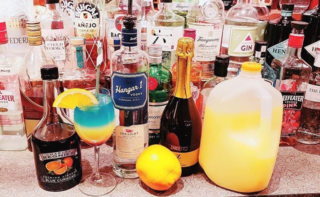 Celebrating #pridemonth right with our Pridefest Rainbow Mimosa! Try yours this weekend at brunch🥂 bit.ly/2HKcnPJ