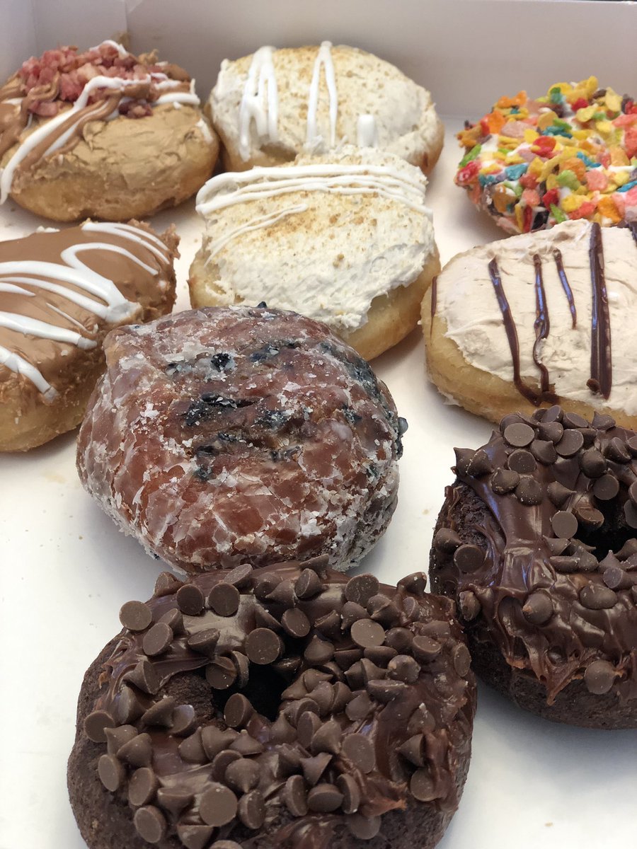 Pb11379's tweet photo. Craving something sweet you eat more hole foods. So good! 🍩🍩 #donuts #beilers @beilersdonuts https://t.co/QQb1X3cbz4