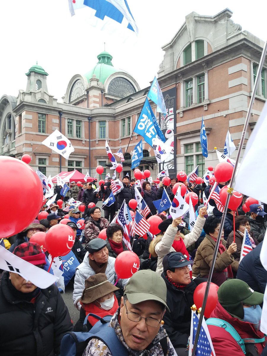 우리 박대통령님 생신 축하드립니다
탄핵무효. 즉각석방. 직무복귀