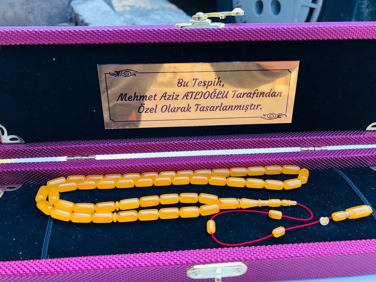 eskitesbih's tweet photo. Ustad aziz atlıoğlu şaheseri. Osmanlı sıkma kehribar. 45 li arabi model https://t.co/TE3BdSg7oY