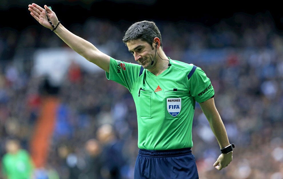 FCBC10's tweet photo. @LaLiga do you think this referee is good enough for first division? Here in Slovakia we have better refs... and why do you have VAR? The first goal - clear foul on Leo Messi and the second?! Funny penalty, I have Nothing to Say 😂😂 #fcblive #ForçaBarça #BarçaValencia https://t.co/UKmnw320MM