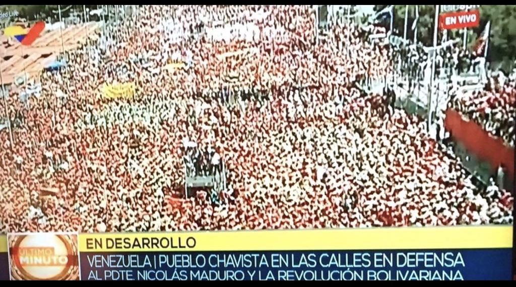 petrogustavo's tweet photo. Lo que hizo el eje Trump/Bolsonaro/Duque fue, al amenazar con una invasión, devolverle pueblo a Maduro.

La necrofilia de la extrema derecha irracional. https://t.co/QdJLkMM0MT