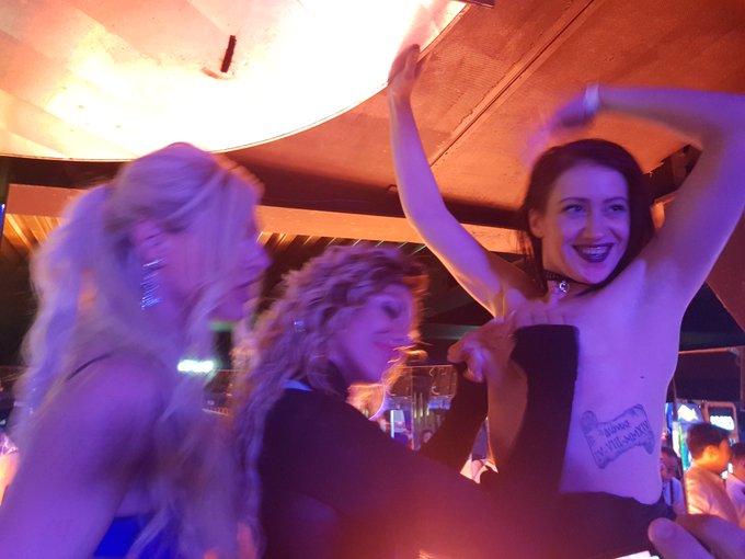 Al @bergamosex  con la @lasexybottega e @spicylabPROD  Foto dal bancone  del bar con @peperamona1 @NoemiBlonde<a class="tags" target="_blank" title="On Twitter" href="/?out=eyJ0eXAiOiJKV1QiLCJhbGciOiJIUzUxMiJ9.eyJpYXQiOjE3MjUxMjcxNjcsImlzcyI6InR3cG9ybnN0YXJzLmNvbSIsIm5iZiI6MTcyNTEyNzE2NywiZXhwIjoxNzU2NjYzMTY3LCJyZWRpcmVjdF91cmwiOiJodHRwczovL3R3aXR0ZXIuY29tL2JlcmdhbW9zZXgifQ.w3x3jObG6sFaY5qweuI9H3f8HO9r54f2a7utykRsF0_Ex82RtFRbFLa2MYPF57ssDva8DctQ6gJgBPwzF1Ch6w">@bergamosex</a><a class="tags" target="_blank" title="On Twitter" href="/?out=eyJ0eXAiOiJKV1QiLCJhbGciOiJIUzUxMiJ9.eyJpYXQiOjE3MjUxMjcxNjcsImlzcyI6InR3cG9ybnN0YXJzLmNvbSIsIm5iZiI6MTcyNTEyNzE2NywiZXhwIjoxNzU2NjYzMTY3LCJyZWRpcmVjdF91cmwiOiJodHRwczovL3R3aXR0ZXIuY29tL2xhc2V4eWJvdHRlZ2EifQ.GUAmb5lRwUUW6IpEb-TH3EwuiH4j70ydZxkHX3uYyjbdbTp6-dHdKHxWS_Z6sLKtwqekwsNiFq1iL8EmqlqBOw">@lasexybottega</a><a class="tags" href="/tag/spicylabprod">@spicylabprod</a><a href="/tag/love"class="tags"><span>#love</span></a><a href="/tag/hot"class="tags"><span>#hot</span></a><a href="/tag/sex"class="tags"><span>#sex</span></a><a href="/tag/porn"class="tags"><span>#porn</span></a><a href="/tag/gothic"class="tags"><span>#gothic</span></a><a href="/tag/bigtits"class="tags"><span>#bigtits</span></a><a href="/tag/alize"class="tags"><span>#alize</span></a>