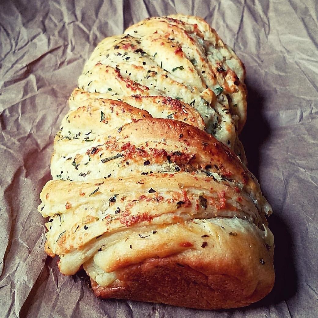 #garlic, #herbs, and #parmesan #braided #italian #bread