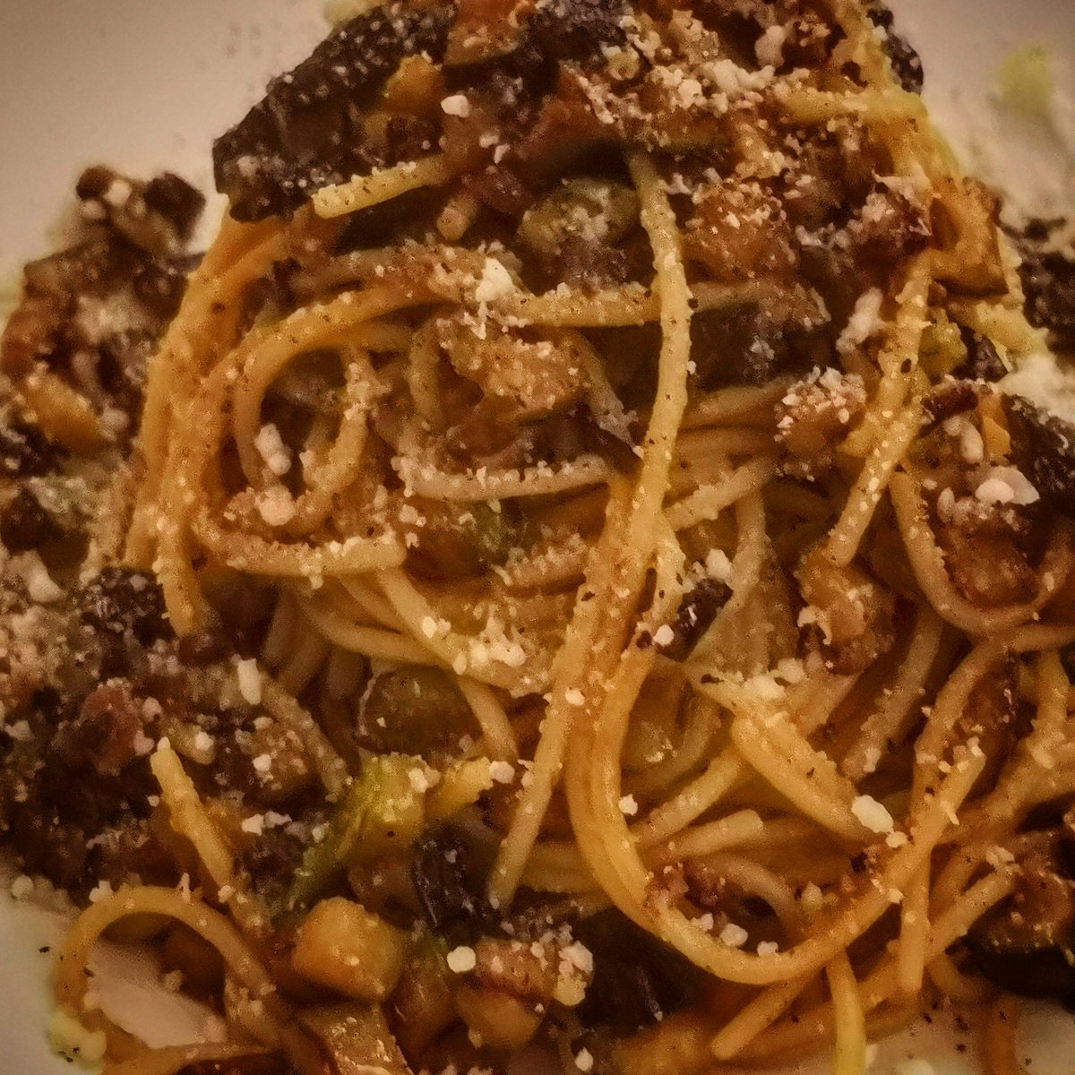 grano_zero's tweet photo. Spaghetto senza glutine con verdure croccanti #pasta #primipiatti #verdure
#spaghetti #melanzane #zucchine #cipollotto #pecorinoromano #glutenfree #zucchini #eggplant #springonion #pecorino #glutenfreepasta #buonappetito #granozero https://t.co/u6VUAuc9Ew