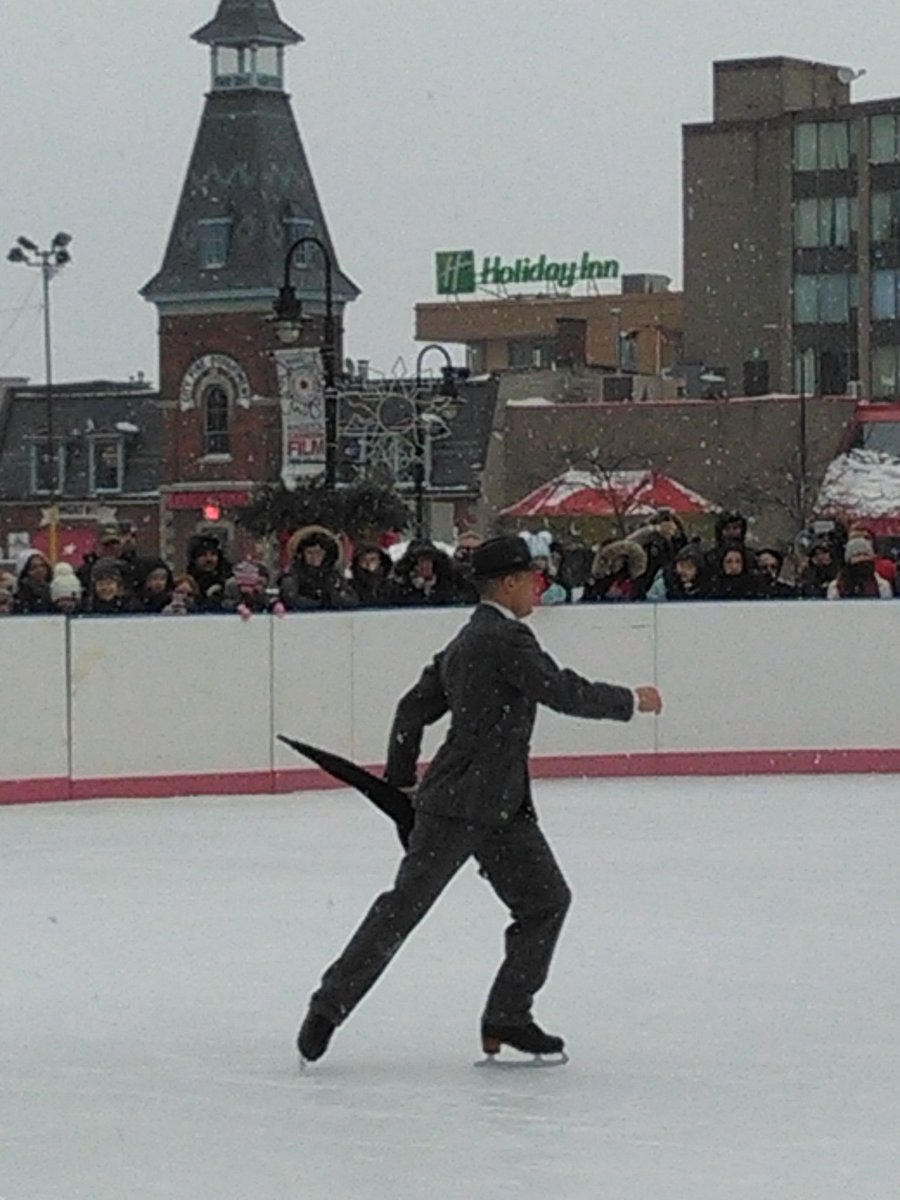 CathyW35's tweet photo. Snowy day...perfect for #FebFest #Imaginationonice #KurtBrowning #ygk #Singinginthesnow @downtownktown https://t.co/4v1Xn16YcX