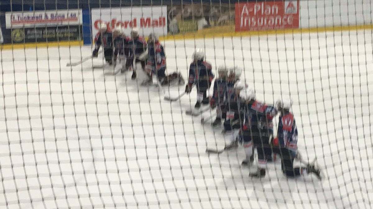 InvictaJuniors's tweet photo. FINAL:
1️⃣ U18 @OxfordJnrStars 
4️⃣ U18 Invicta Broncos
#46 Bell with two goals in the final period (🎩🎩🎩 +🎩)
Broncos get than winning feeling again with back to back Ws
MoM: #30 Owen Rider https://t.co/QzeruRY3di