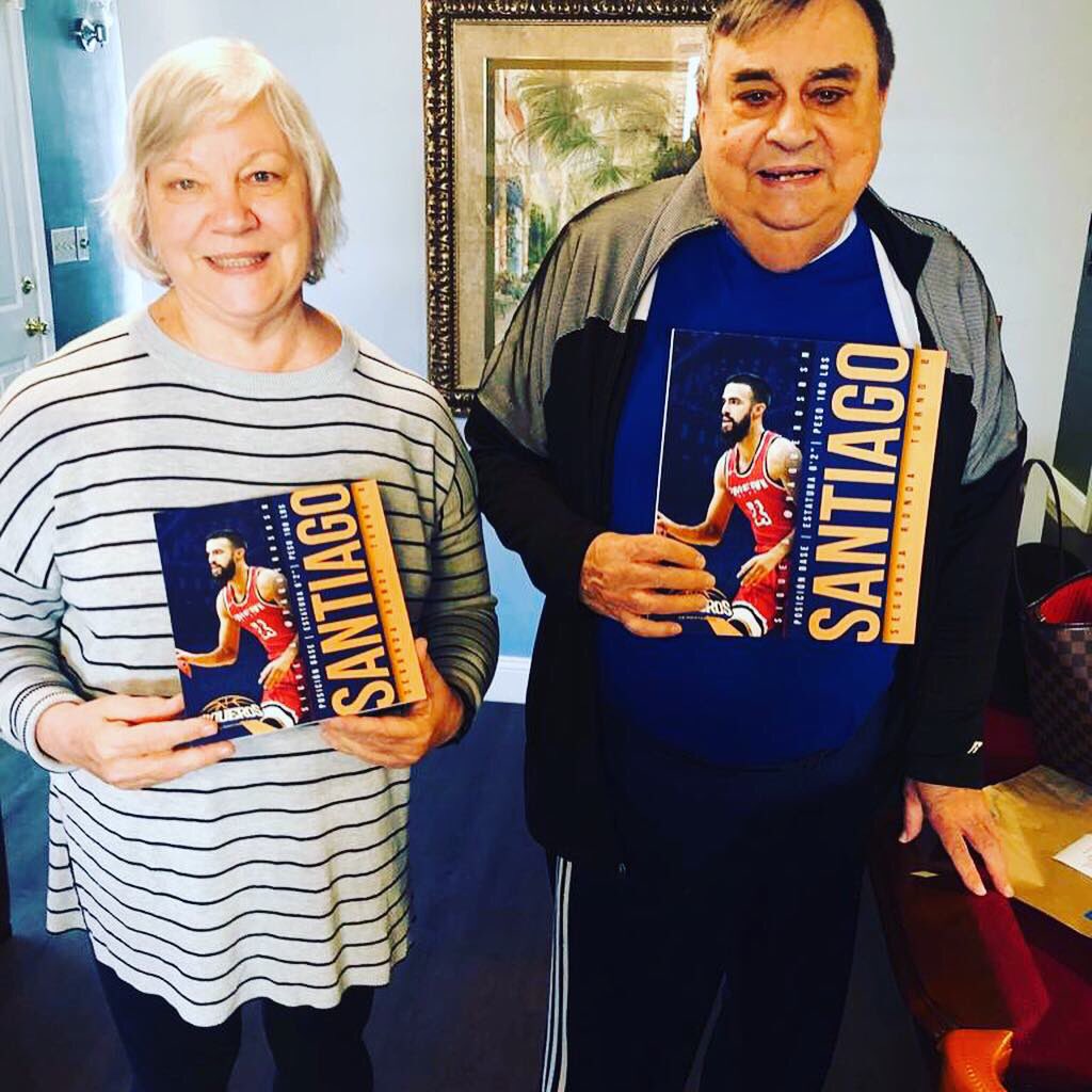 VaquerosBSN's tweet photo. #VaquerosBSN - ¡Desde Cleveland despiden a Francisco Santiago, segundo seleccionado de los Vaqueros en el #Sorteo19, el cual viaja a la isla para unirse a las prácticas del equipo! ☝🏼🏀🤠 @bsnpr https://t.co/M55zFaRvPe