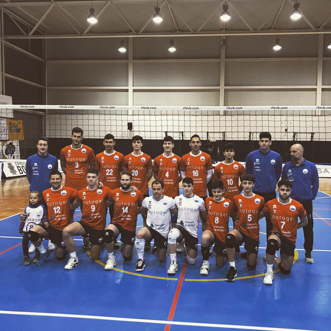 BoiroVoleibol's tweet photo. Triunfo en 3 sets fronte o Calasancias no encontro do debut no primeiro equipo dos cadetes Jaime Arjones, Carlos García e Alan Davila. Día redondo na Cachada! https://t.co/y7feiRO6se