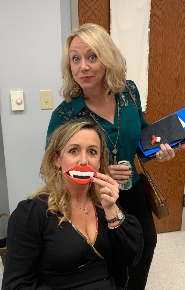 wen_nance's tweet photo. JASI judges love vampire cookies!  Thanks #StacysSweets #jasi2019 https://t.co/Gam5lHI7LC