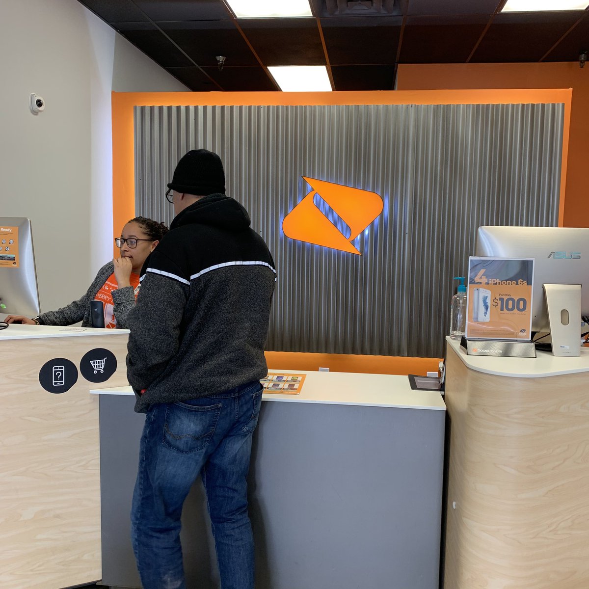vtruongcao's tweet image. Throwing up the ✌🏼 when you flip that one line to 4 🔥🤑 #VIPwireless #Fam #BYOD #PhillyHustle #MidAtlanticGrind @JayMiglionico @spgjamieb @SMcgowan763 @Eric_K_Wong @SPG_Barwell