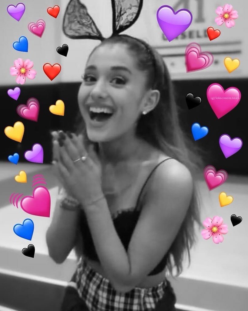 SweetenerKase's tweet photo. @ArianaGrande We love u Ari 💓💕 https://t.co/kLoAEjbTDh