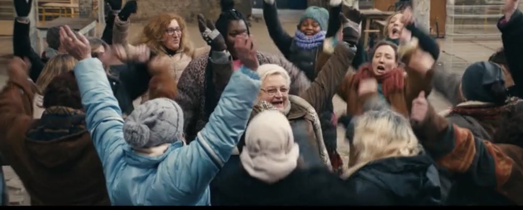 Sortie du merveilleux film #lesinvisibles en larmes. Larmes de peine, de honte et de colère. Celles que je retiens lorsque je croise ces femmes dans la vraie vie. Celles qui donnent envie de péter la tronche aux technocrates tous polis qui jamais ne les connaîtront,ces larmes.