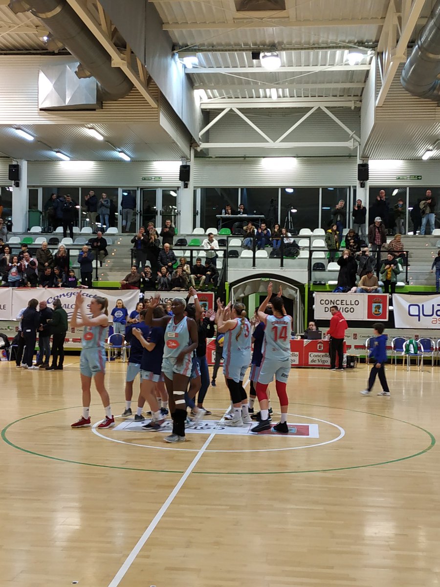 El Celta Baloncesto celebra su victoria ante el GDKO Ibaizabal (Foto: @PedroAPreciado).