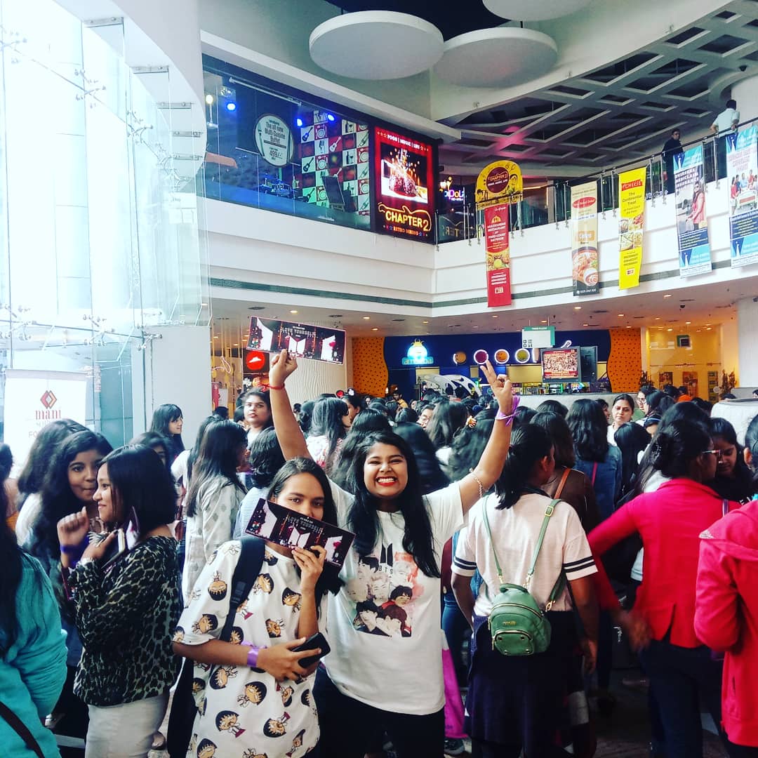 minmon__'s tweet photo. We had a blast today! We all were one breathing as one 💜💜💜💜
@BangtanINDIA @btskolkataarmys @BTS_twt #BTS #ARMY #LoveYourselfInSeoulFilmInIndia @LivePvr #BTSAtPVR #BTSkolkata #LoveYourselfInSeoul https://t.co/d118ERmMD8