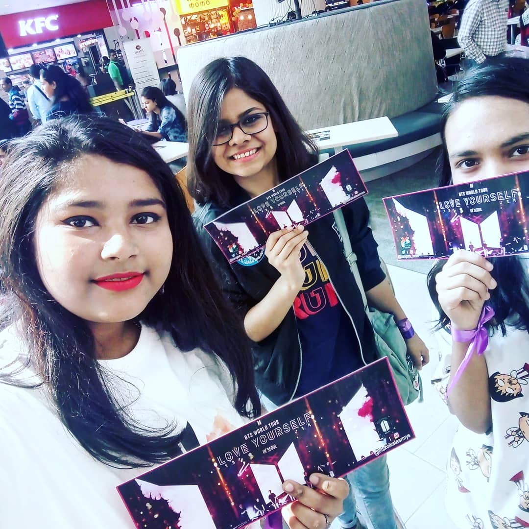 minmon__'s tweet photo. We had a blast today! We all were one breathing as one 💜💜💜💜
@BangtanINDIA @btskolkataarmys @BTS_twt #BTS #ARMY #LoveYourselfInSeoulFilmInIndia @LivePvr #BTSAtPVR #BTSkolkata #LoveYourselfInSeoul https://t.co/d118ERmMD8