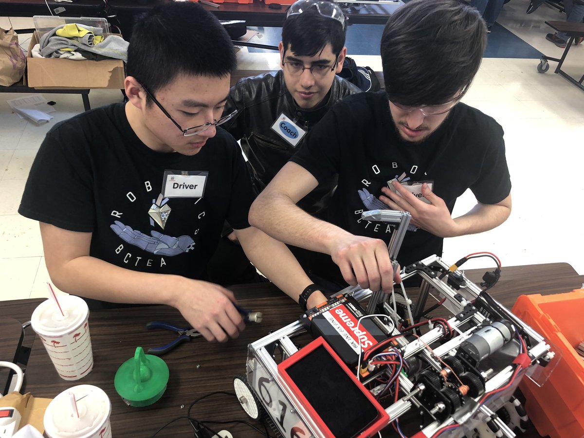 BrockBCTEA's tweet photo. FTC Qualifier Tourney-last minute adjustments! Go get’em Men in Black! #regionalsherewecome #ftc #bctea #hebisd https://t.co/BNOcRioAGD