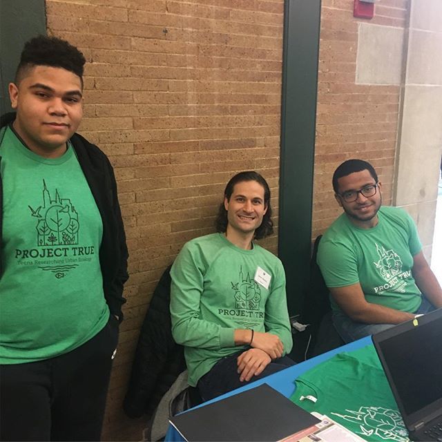 TRUEcologyNYC's tweet photo. Jason, Julio, and Kelvin workin the JIVE crowd to recruit Project TRUE class of 2019. Applications due March 1st. #urbanecology #projecttrue #wcs #thewcs #stem @wcsyouthnetwork https://t.co/N2hYbZhrEK https://t.co/RzA5NPVrZ3