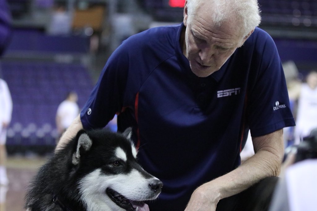 DubsUW's tweet photo. Did we just become best friends?! 🐾 https://t.co/7l0ZyHB044