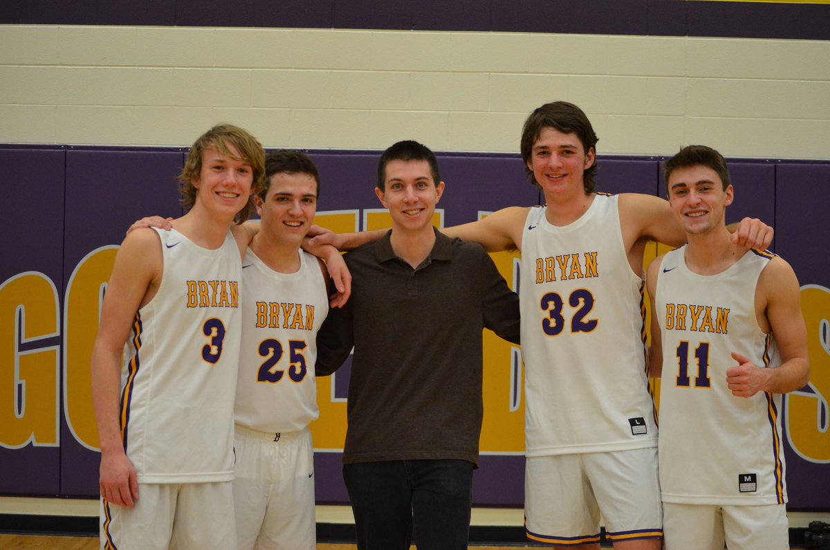 ConnerLemons's tweet photo. Best sports reporter around... it’s not even close @squandaryan https://t.co/yqB5aFbX0d