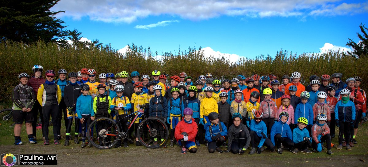 ClubCcbb's tweet photo. Rencontre des Ecoles de Vélo du @ClubCcbb  et du Vélo Sport de Plabennec aujourd'hui à #Ploudalmézeau !   #lepartagedanslesport #entrainementencommun  #çaenfaitdumonde !!
Photo By @PaulineMartin https://t.co/z2ugQeey9k