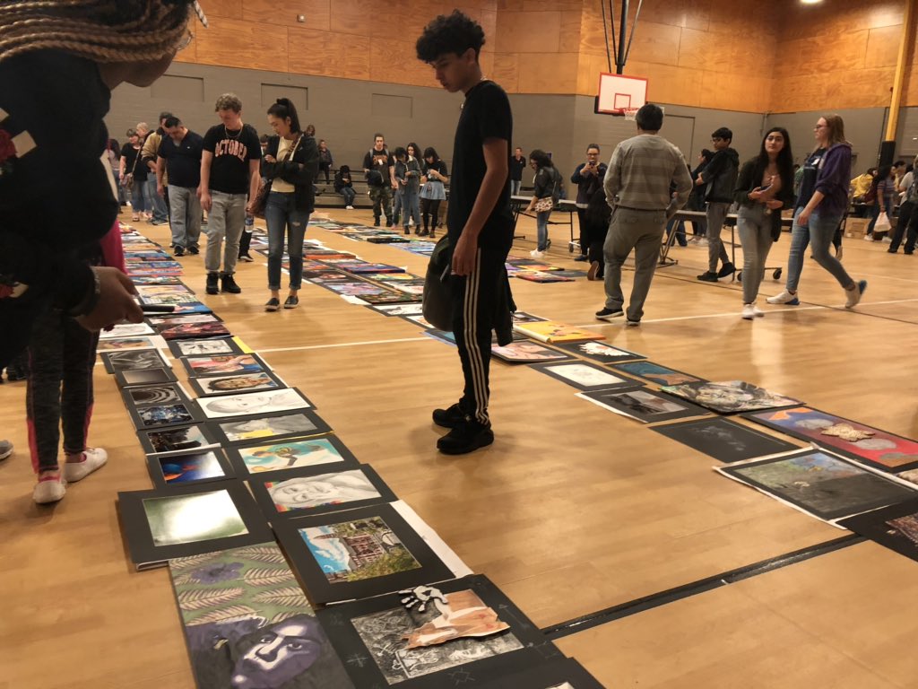 swisdfinearts's tweet image. Wish us luck at VASE! Super proud of all our dragons who participated #swart