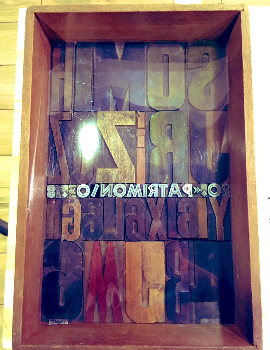 crisfaundezr's tweet photo. Visitando la exposición de la imprenta y papelera Schaub “Papel e impresión nacional, desde 1897” en @Biblioteca_Viva @MallplazaCL del Trebol #Concepción. Un viaje al pasado, remomerando el trabajo manual 👩🏼‍🎨reemplazado por la tecnología actual 👩🏻‍💻. https://t.co/vmUwVtkTlQ