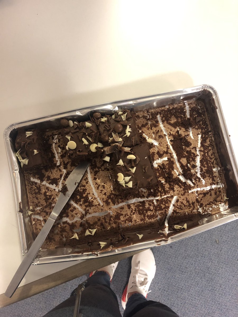 Daisy_LGH's tweet photo. Should have taken a pic before it all went, but we do love a birthday on @CoralWardLGH  #caaaaaake 🙌🎂🎉 https://t.co/mRYgcw07Sk