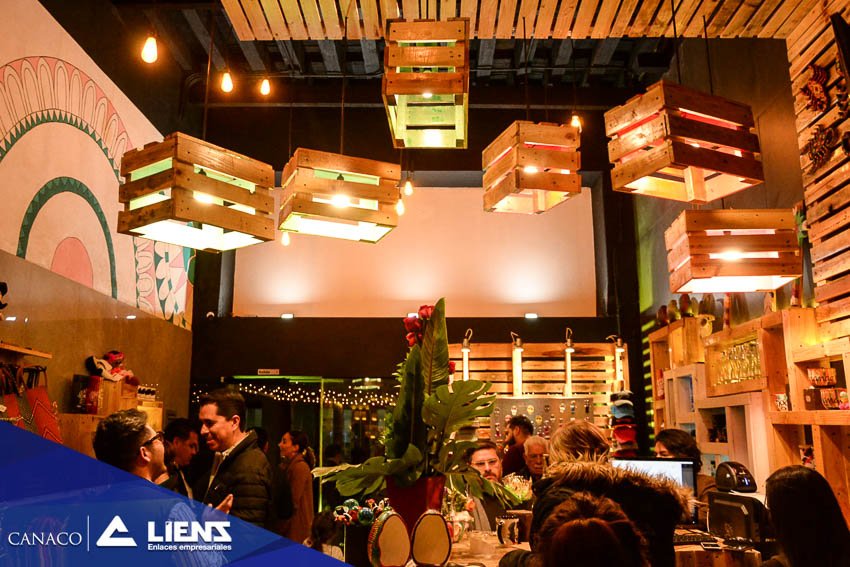 LIENS_Enlaces's tweet image. La empresaria @Majosantiestban, propietaria de @lovindgo y Dra. de @CanacoDurango, inaugura un nuevo establecimiento en calle Constitución. La acompañan amigos y compañeros del ambiente empresarial que la aprecian.
@miguelcastrom