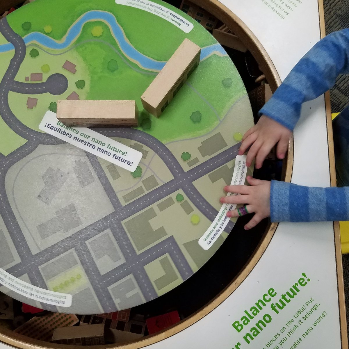 PBJamJelly's tweet photo. Fun at the library!  #library #handsonscience #playingislearning https://t.co/Co3YqbFpC2