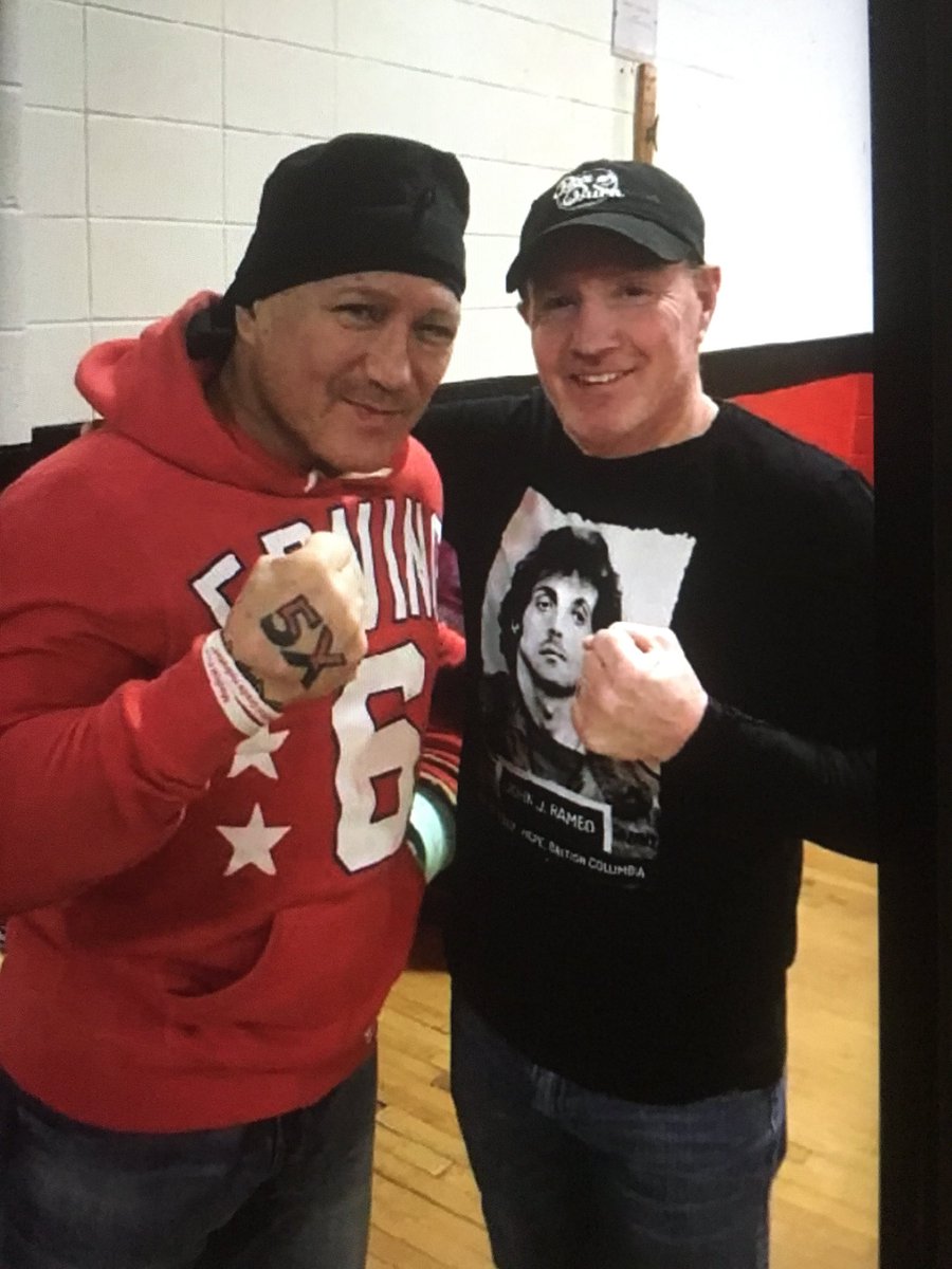 ZENAPRCHAMP's tweet image. This is what we do when we do what we do #Inspiration #films #fans today #Boxing special tribute for that honorary belt at #WBCBOXING ,,,,,, @5XPAZ  #TheFighter #Bleedforthis #Neverquit #kids #sign #Gloves #more #MickyWard #Pazman #BoxingDays #events