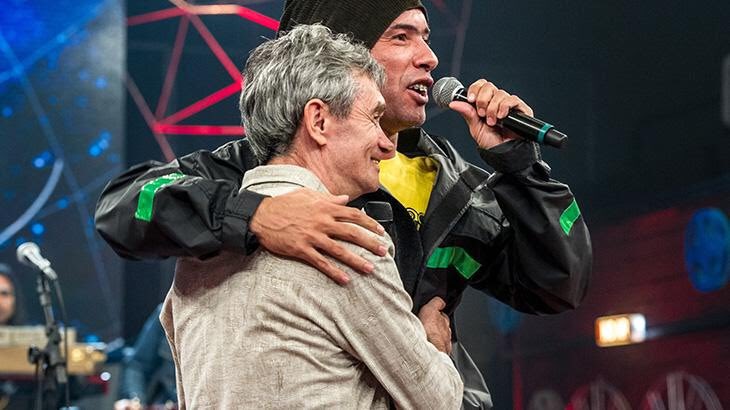 MarcoLuque's tweet photo. Hoje eu vô colááá no #AltasHoras, jow! Cóla tamém! ✊🏽✊🏽✊🏽 #JacksonFaive @oserginho https://t.co/mL06SzGToc