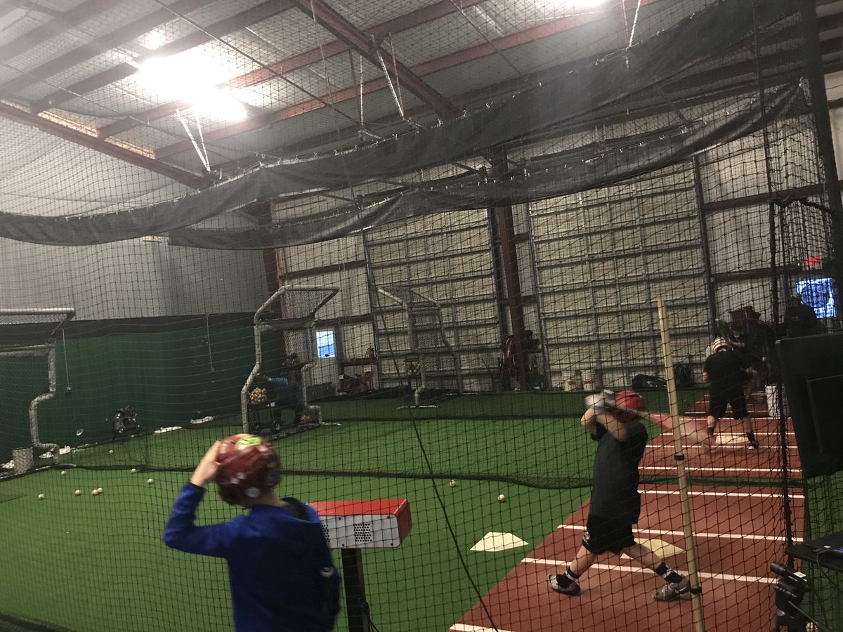 CBSAghacks's tweet photo. Our affiliate The Palmetto Blueclaws putting in some hard work tonight! #CBSA #trainwithapurpose #practicemakesbetter #grind #affiliateteamsareawesome #swingbig #practicenowtohitdingerslater https://t.co/jbFueQrHkp