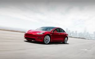 MealFrass's tweet photo. Tesla lo fía todo a su Model 3 https://t.co/8N1DPEsofQ https://t.co/UEeMkgneuQ