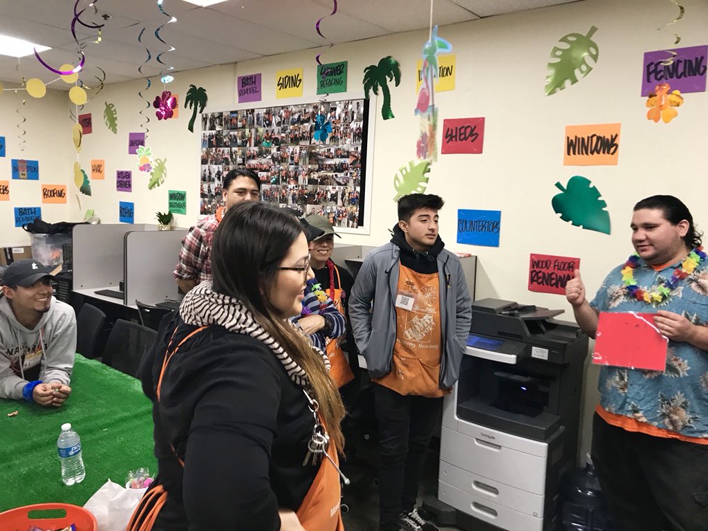 vanessaSASM's tweet image. SAW Day #6!! 🌴🍍🌺 We’re not stopping here, 2 classes down &amp;amp; 2 more to go! Training will continue on to tomorrow as well  💪🏻 #TeamDowney #PacCentralSAW #TeachAndTrain @bac6627 @ServicesD223_74