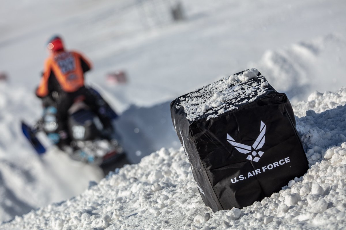 snocross's tweet photo. Do the impossible, every day. Check out the @USAFRecruiting booth this weekend to learn more about how the world’s most elite Air Force protects our nation's freedom. #SoaringEagleSnocross #AFSnocross https://t.co/bD5WiIPw9Q