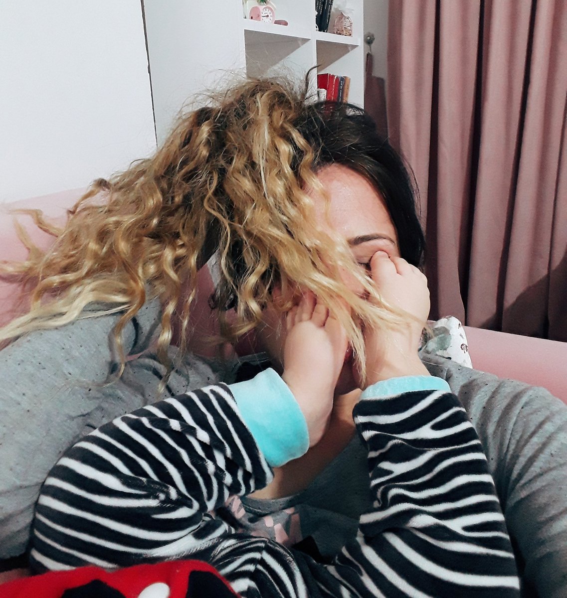 Dii_le_k's tweet photo. Selfie cekerken ben 😒 #anne #ŞimdiBurdanDiyorumKi https://t.co/cXU26gn5YL