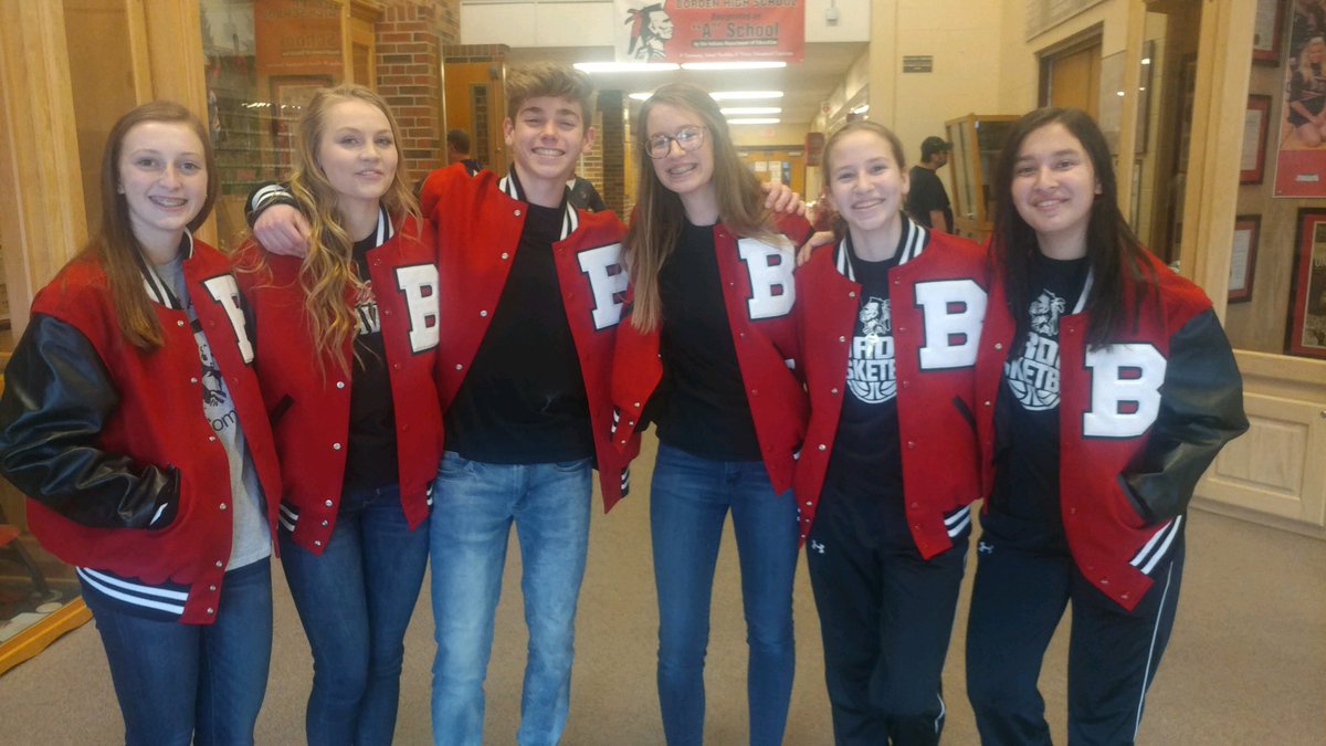 GeltmakerLiz's tweet photo. Proud of my sophomore athletes, who earned their letterman jackets today. Keep working hard! @bordenathletics @BordenJrSrHigh https://t.co/iO774cOlb2
