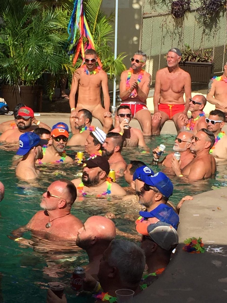 Bearmex's tweet photo. 🌺ALOHA 🌺
VALLARTA BEAR WEEKEND 2019
#VBW2019 #BEARMEX #vallartabearweekend2019 #puertovallarta #playa #sol #mar #bear #bears #underwear #pelos #gorditos #osos #poolparty https://t.co/OjLj23NG3c