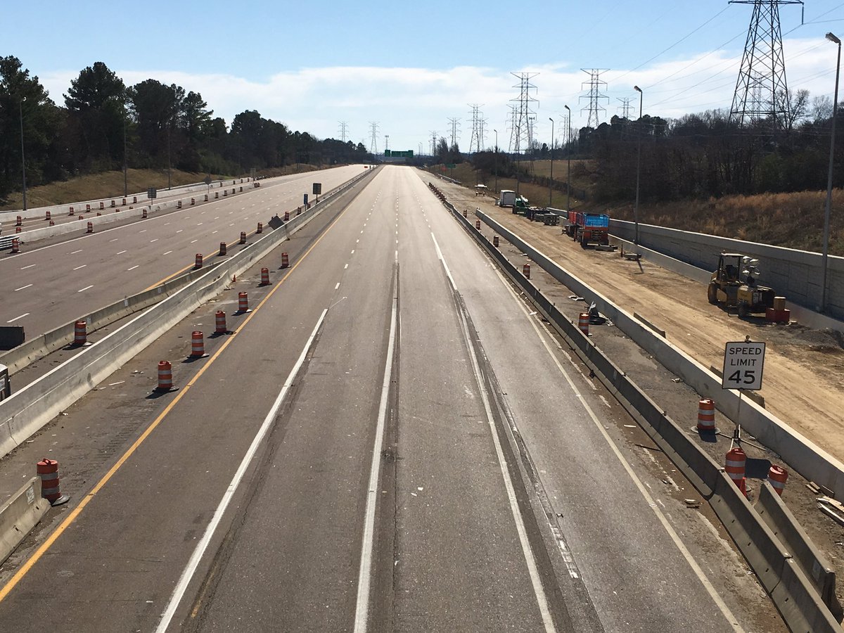 ntaylor_nick's tweet photo. It’s an eerie sight when the interstate is completely empty on a Saturday afternoon.  Weekend closures on I-240 for the NS Railroad Bridge slide. @SSR_Inc https://t.co/J364M7q0u9