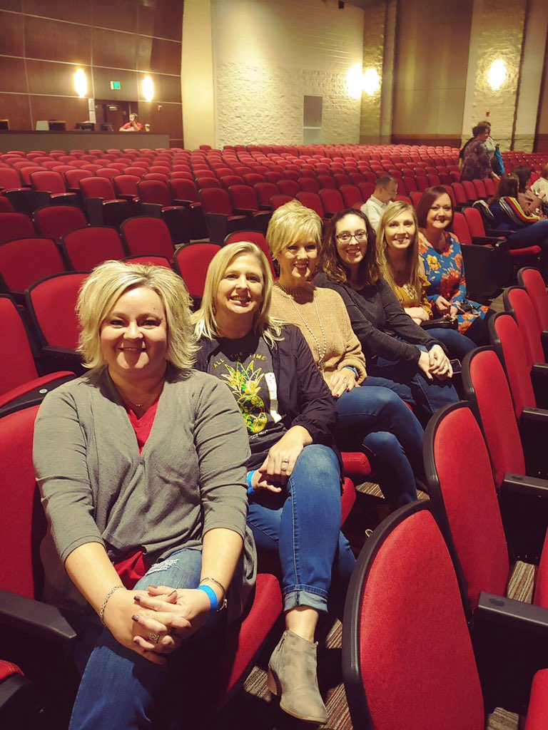 smeslawrence's tweet photo. 5th, 6th, and STEAM teachers are excited to see Gerry Brooks! #suriously @gerrybrooksprin @smesbulldogs https://t.co/BbYJozZ5yw