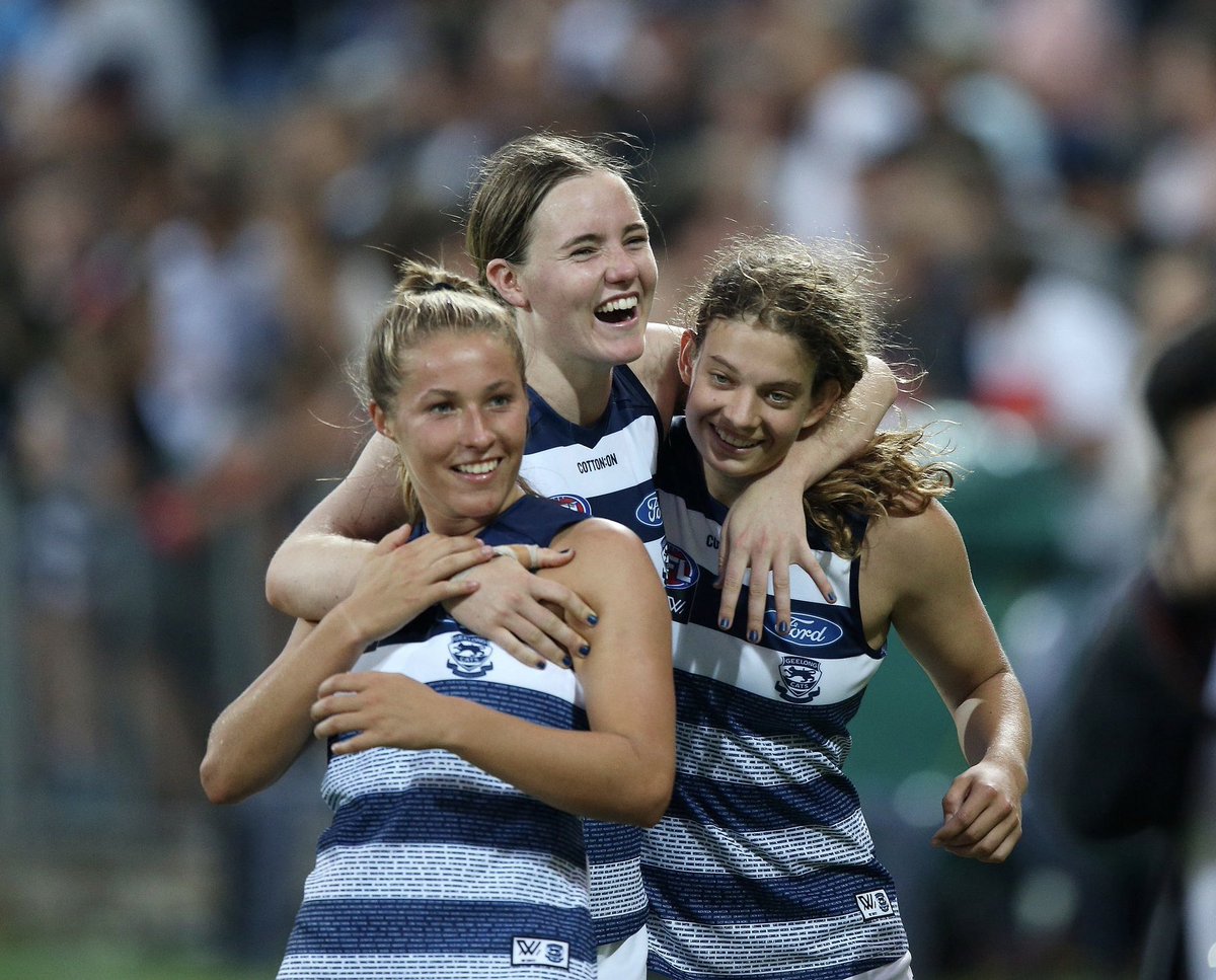 What a great photo by <a href="/WLudbey/">Wayne Ludbey</a> of our three little champions celebrating victory last night #alwaysafalcon